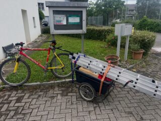 Öko Schwarm-Mobile

Bienenschwarmsuche im Dach einer Kinderkrippe. 

#imker #bienenschwarm #schwarmfänger
